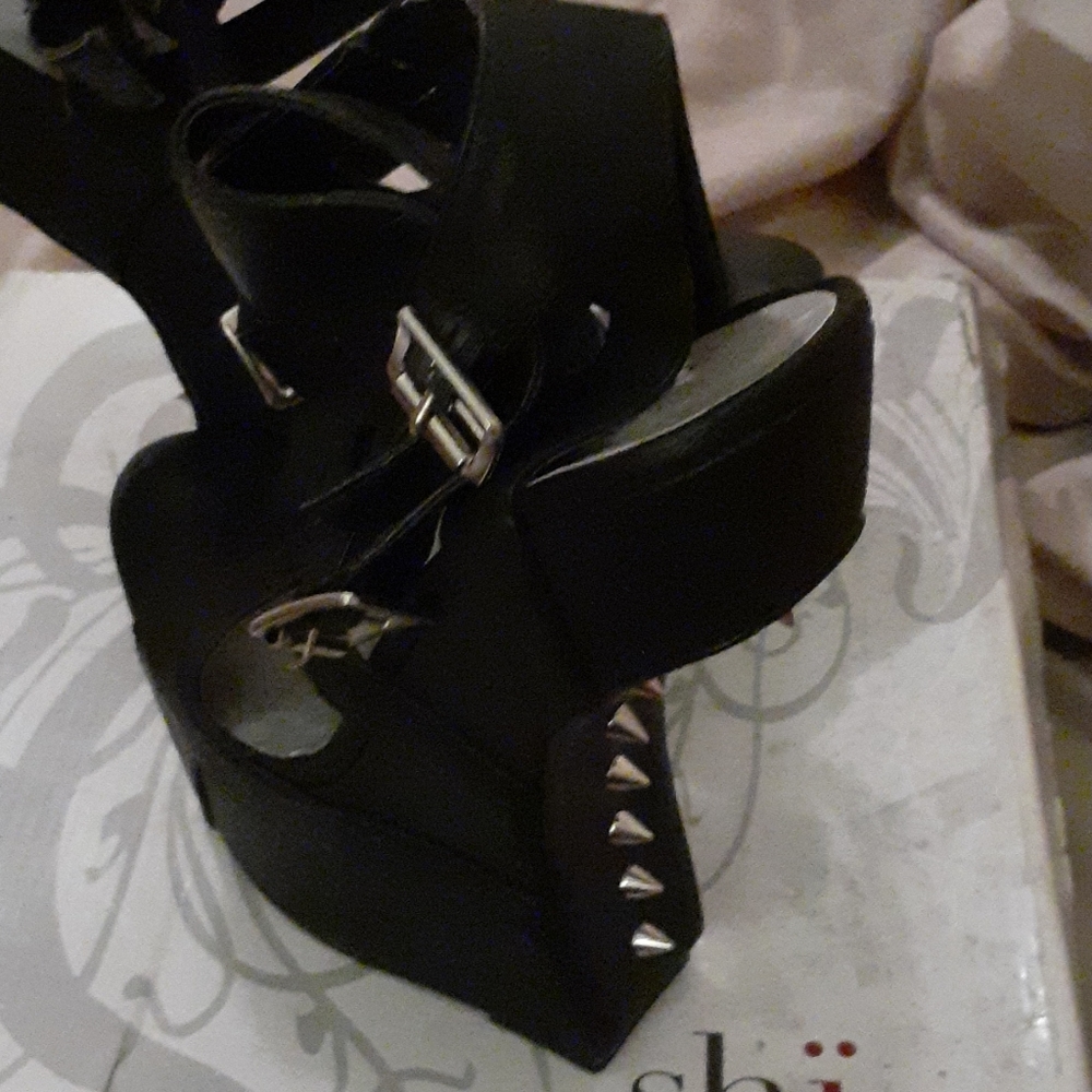 Shoes for sexy females